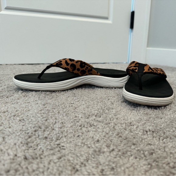 Clarks Cloudsteppers - Picture 3 of 3